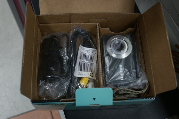ขายด่วน กล้องดิจิตอล ความละเอียด 14 M ยี่ห้อ FUJIFILM รุ่น Finepix JV200 ถ่ายวีดีโอ ระดับ HD 1280 รูปที่ 3