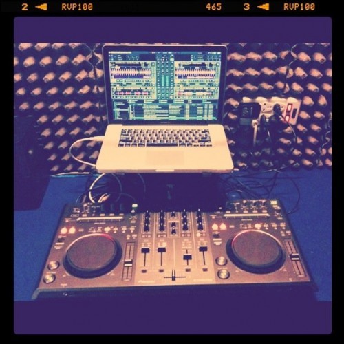 Dj Plus โรงเรียนสอนดีเจ ( หน้าม.หอการค้า ) พร้อมห้องซ้อมและอุปกรณ์มาตรฐาน รูปที่ 5