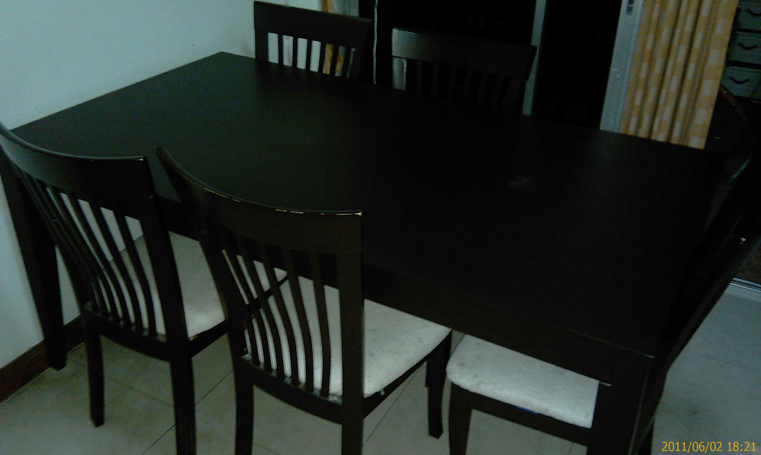 ขายด่วน ชุดโต๊ะทานอาหาร พร้อมเก้าอี้ 5 ตัว สภาพดี ราคาถูก รูปที่ 1