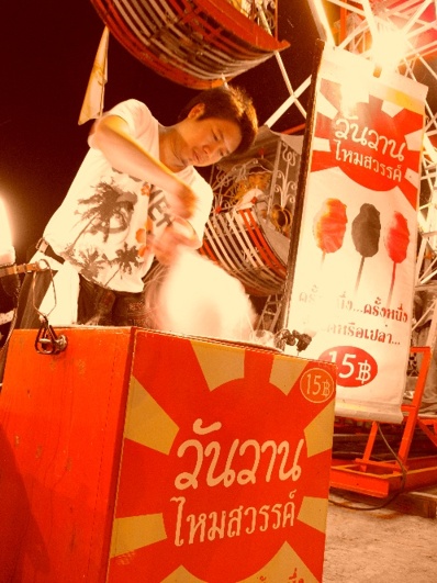 สายไหม ขนมสายไหม เครื่องทำสายไหม รับออกงาน เชียงใหม่ ลำพูน ปั่นสดๆ ถนนคนเดิน รูปที่ 4