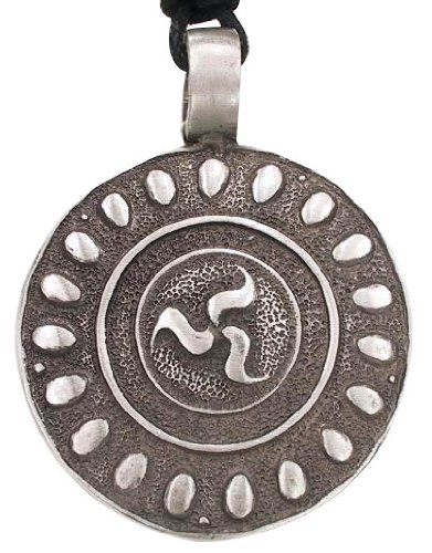 Celtic Irish Shield Pewter Pendant Necklace รูปที่ 1