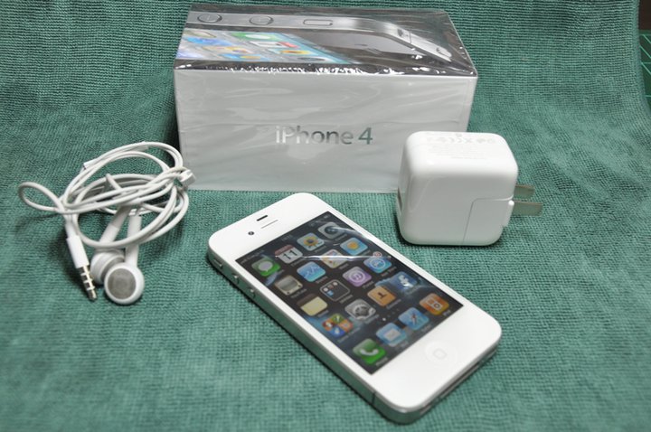 ขาย Iphone 4 สีขาว 16G สภาพ 99% 083-1637289 รูปที่ 1