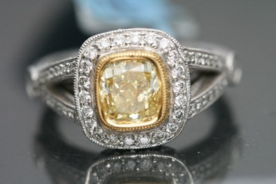 2.18 CT FANCY YELLOW CUSHION CUT DIAMOND ENGAGEMENT RING WITH ACCENTS VS-2 PLATINUM รูปที่ 1