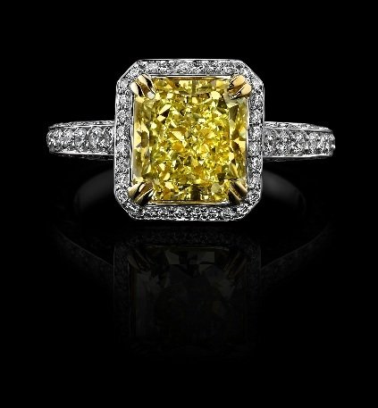2.50 Ct Intense Yellow Cushion Diamond Engagement Ring รูปที่ 1