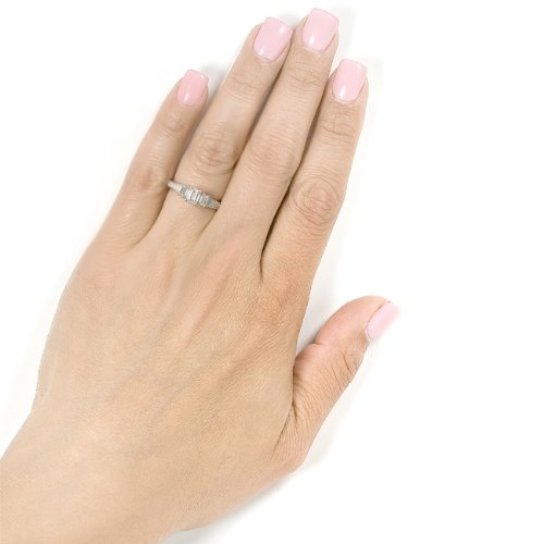 7/8ct TW Emerald & Round Diamond Engagement Ring in 14Kt Gold รูปที่ 5