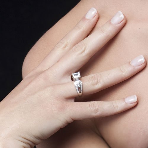 Sterling Silver Princess Cubic Zirconia Solitaire Ring w/ Side Stones - Women's Engagement Wedding Ring ( BERRICLE ring ) รูปที่ 6