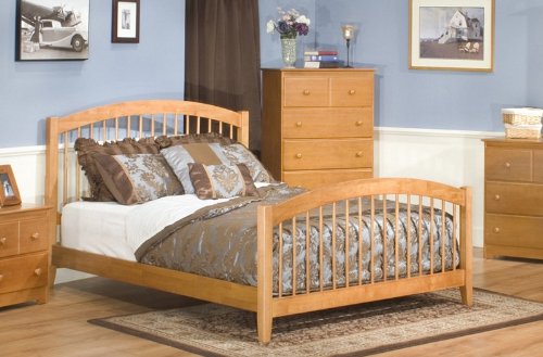 Queen Size Windsor Style Platform Bed with Footboard Caramel Latte Finish  รูปที่ 1