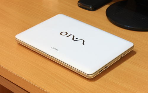 มี Sony Vaio W115XH สีขาว จอ 10.1