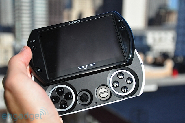 ขาย PSP GO (Hard disk 16 GB) สีดำ สภาพเหมือนใหม่ พร้อมเกมส์หลายสิบเกมส์ ราคา 5,500 บาท รูปที่ 1