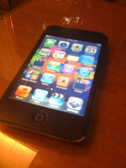 ขาย Ipod Touch Gen3 8GB ใช้มาไม่กี่เดือน สภาพดีมาก มีอุปกรณ์ให้ครบ สายชาร์จ หูฟัง กล่องครบ รูปที่ 4