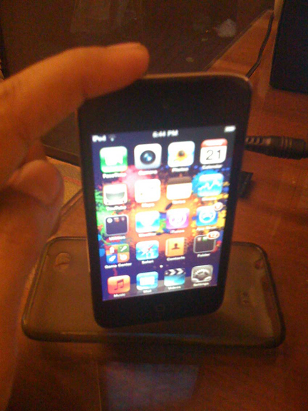 ขาย Ipod Touch Gen3 8GB ใช้มาไม่กี่เดือน สภาพดีมาก มีอุปกรณ์ให้ครบ สายชาร์จ หูฟัง กล่องครบ รูปที่ 5