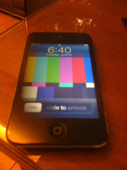 ขาย Ipod Touch Gen3 8GB ใช้มาไม่กี่เดือน สภาพดีมาก มีอุปกรณ์ให้ครบ สายชาร์จ หูฟัง กล่องครบ รูปที่ 3
