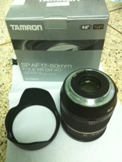 ขาย เลนส์ 17-50 VC tamron ปกร Zoom หมดประกัน 4/55 12,500 บาท 