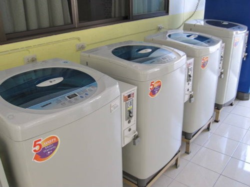 ขายเครื่องซักผ้าหยอดเหรียญรุ่น LG ฝาบน พร้อมตู้หยอดเหรียญ เครื่องละ 3,000 บาท มี 5 เครื่อง รูปที่ 1