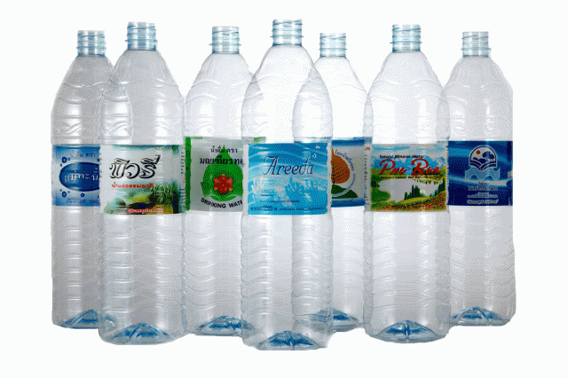 ขวดพลาสติกทุกชนิด เช่น ขวดน้ำดื่ม ขวดน้ำผลไม้ ขวดเครื่องสำอาง และขวดบรรจุยาและเคมีภัณฑ์ต่าง รูปที่ 1