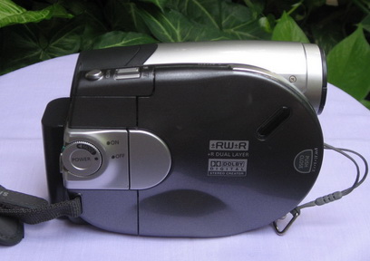 ขายกล้องวีดีโอมือสอง samsung VP-DC163I DVD สภาพ 99% ใหม่มากๆ ราคา 5200 บาทเท่านั้น สนใจติดต่อ นนท์ สาทร 089-481-3229  รูปที่ 4