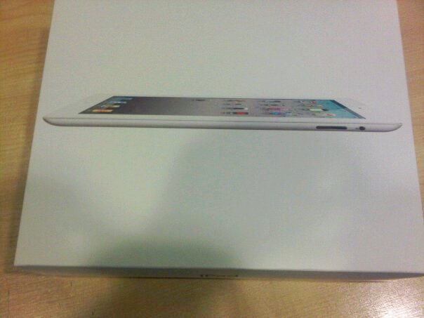 ใครสนใจจะซื้อ i pad มั้ย สีขาว 64 gig wifi.. ซื้อมายังไม่ได้ใช้เลยค่า สนใจแล้วบอกน้าคร้า.... ราคา 20000 จากราคามือ (1) 21900 บาท รูปที่ 4