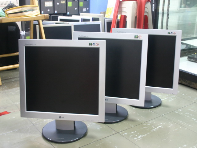 มี จอ Monitor Lcd LG 17