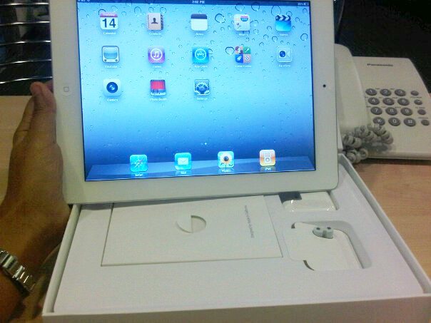 ใครสนใจจะซื้อ i pad มั้ย สีขาว 64 gig wifi.. ซื้อมายังไม่ได้ใช้เลยค่า สนใจแล้วบอกน้าคร้า.... ราคา 20000 จากราคามือ (1) 21900 บาท รูปที่ 3