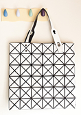 ขายกระเป๋า ISSEY MIYAKE งาน Mirror เกาหลี (บล๊อค 6X6, 10X10) ราคา 1,800 บาท