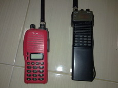ต้องการขายเครื่องวิทยุสื่อสาร ดำ+แดง ยี้ห้อ Icom ic-2st และ ic-3fgx แท้ 100% ครับ รูปที่ 1