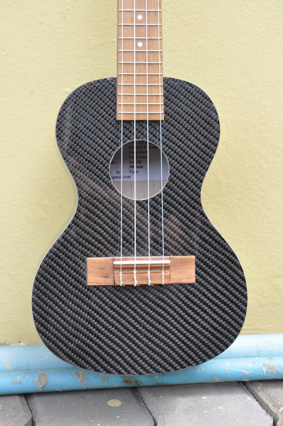 carbon fiber ukulele concert and soprano size รูปที่ 1