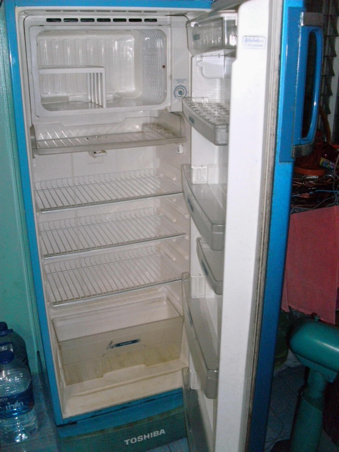 ตู้เย็น โตชิบ้า  ใหญ่มาก 8 คิว กว่า สีฟ้า ถูก 3000 บาทเอง  รูปที่ 1