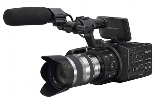 กล้องรุ่นใหม่ Sony NEX-FS100PK มาพร้อมเลนส์ SEL18-200 สั่งจองได้แล้ววันนี้!!  รูปที่ 1