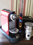 ขายเครื่องทำกาแฟ Nespresso + เครื่องตีฟองนม + ที่ใส่แคปซูล มือสอง ซื้อจากอเมริกา พร้อมที่แปลงระบบไฟ