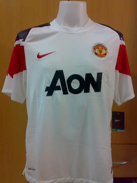 เสื้อบอลทีมรักมาแล้ว ๆ  รูปที่ 4