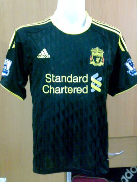 เสื้อบอลทีมรักมาแล้ว ๆ  รูปที่ 3