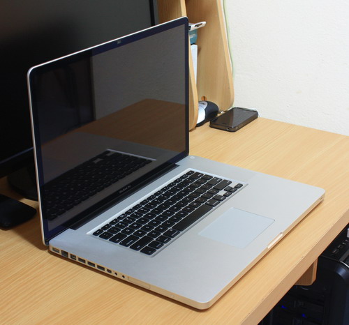 มี MacBook Pro 17