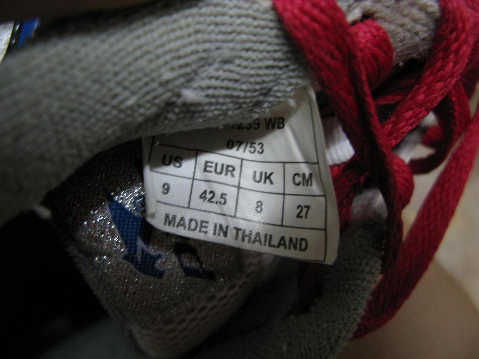 ขายรองเท้าแบดพร้อมกระเป๋าใส่ไม้แบด รูปที่ 4