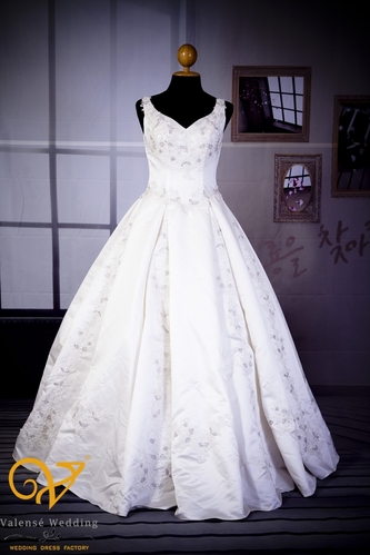 ขายชุดแต่งงาน โดยโรงงานผลิต นำเข้า-ส่งออกชุดแต่งงาน ราคาเพียง 900 บาทค่ะ รูปที่ 4