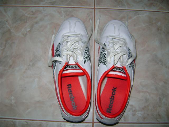 ขายรองเท้าผ้าใบ Reebok ของแท้ เบอร์ 36-37 ความยาวประมาณ 23.5 ซม.ค่ะ รูปที่ 1