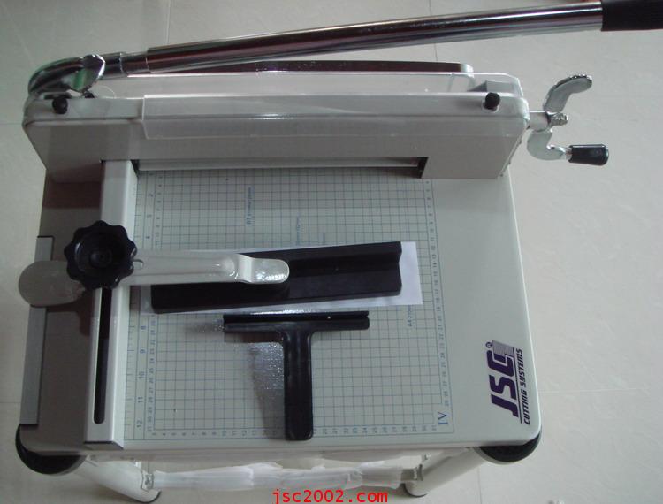 เครื่องตัดกระดาษ JSCรุ่น YT-M13B 10,500 บาท ( แถมฟรี! ขาตั้ง มูลค่า 3,000 บาท) รูปที่ 1