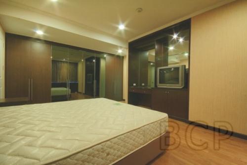 Lake Avenue: 1 Bed + 1 Bath, 82 Sq.m for Rent รูปที่ 1