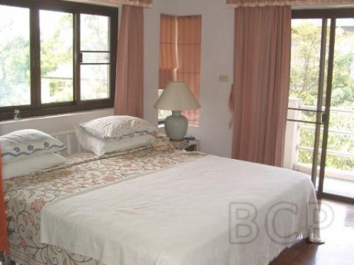 Green Valley: 4 Beds + 4 Baths, 1200 Sq.m for Sale รูปที่ 3