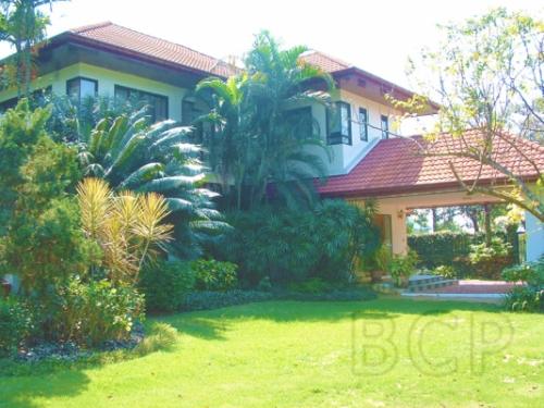 Green Valley: 4 Beds + 4 Baths, 1200 Sq.m for Sale รูปที่ 1