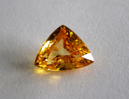 บุษราคัม (Natural Yellow Sapphire) 3.10 กะรัต ไฟดี เนื้อดี  รูปที่ 1