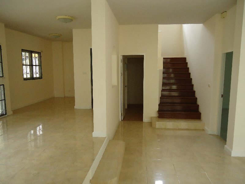 Perfect Place: 3 Beds + 3 Baths, 280 Sq.m 2 floors for Sale รูปที่ 5
