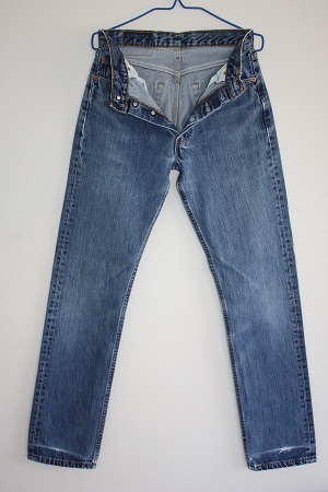 จำหน่ายกางเกงยีนส์ Jeans Levi's 501 มือสอง W28 L32 Made in United Kingdom (UK) รูปที่ 1