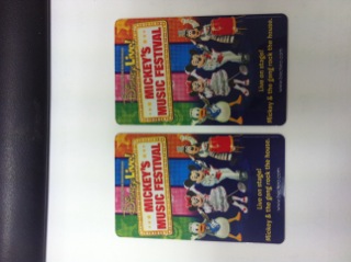 ขายบัตร Mickey's Music Festival ชั้น 1 โซน A แถวหน้าสุด 2 ใบ ขายใบละ 1600 เท่านั้น รูปที่ 1
