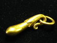 จี้ทองเก่า  รูปมะเขือยาว งานทองโบราณ ทอง  100%     งานชิ้นนี้ ใส่กับสร้อยอิตาลี  ได้ทุกวัน 
