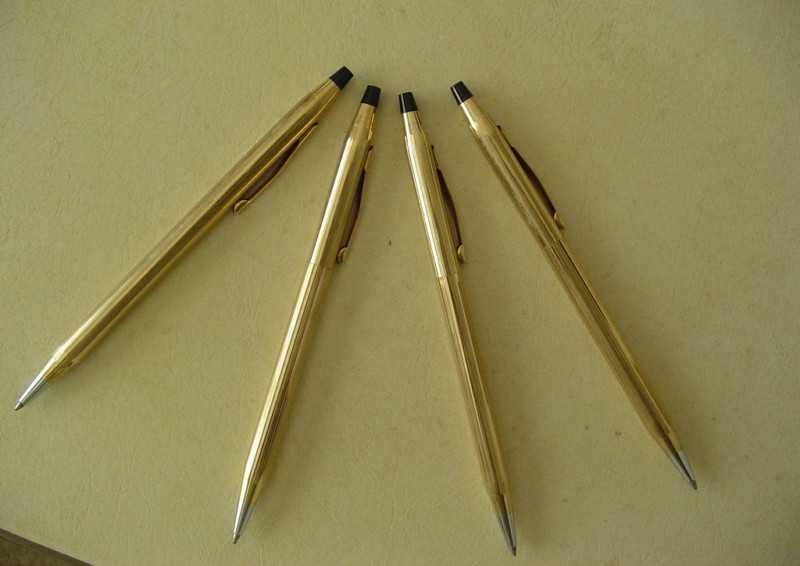 ปากกา CROSS สีทองสวย เป็นของสะสม ราคา800 บาทส่งให้ฟรี รูปที่ 1