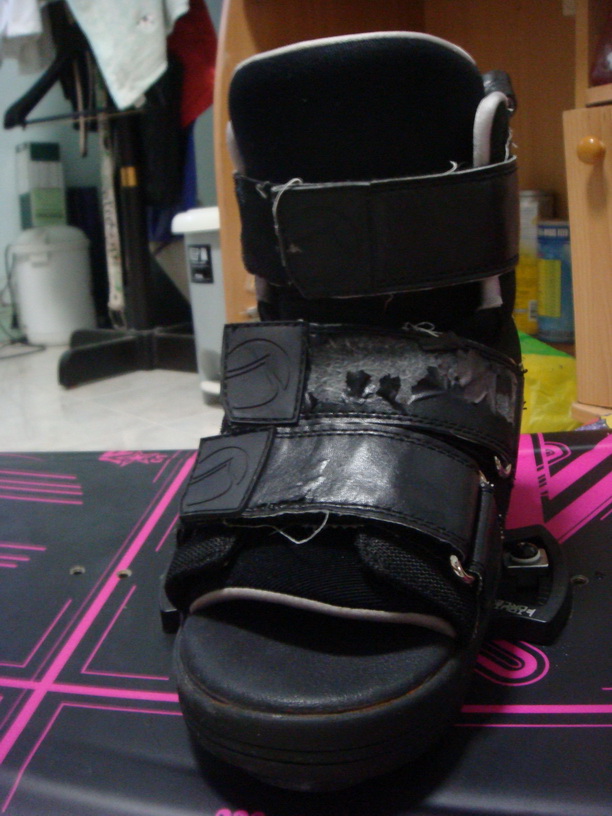 ขาย Wakeboard ด่วน!!!!!!!!!!!!!!!!!!!!!! บอร์ด + บูธ + หมวก รูปที่ 6