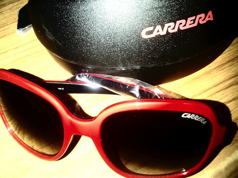 ต้องการขายแว่นกันแดด carrera รุ่น aster1 สีแดงดำสวยงาม รูปที่ 1