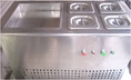 เครื่องผัดไอศครีมเป็นเครื่องทำความเย็นที่มีอุณภูมิ  -28°C เพื่อใช้ในการผสม ไอศครีม ผลไม้และtoppingให้เข้ากัน