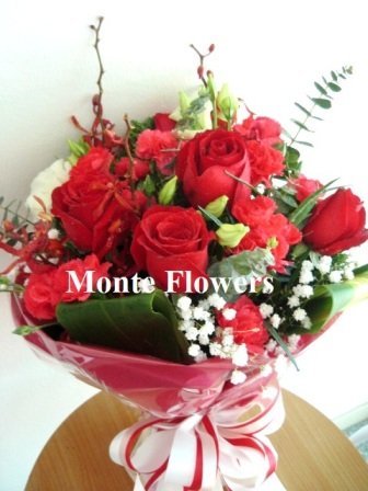 ร้านดอกไม้ MONTE FLOWERS จัดช่อวาเลนไทน์,โปรโมชั่นวาเลนไทน์ 2012,โปรโมชั่นวาเลนไทน์ ปี2555,ช่อเฟอเรโร่ รูปที่ 1