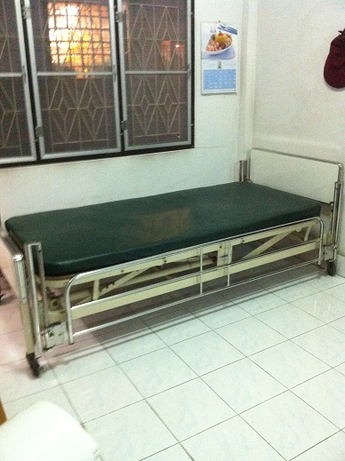 ขายเตียงผู้ป่วย+โต๊ะคร่อมเตียง มือสอง ราคารวม 1 หมื่นบาท (ราคาคุยกันได้ครับ) รูปที่ 1